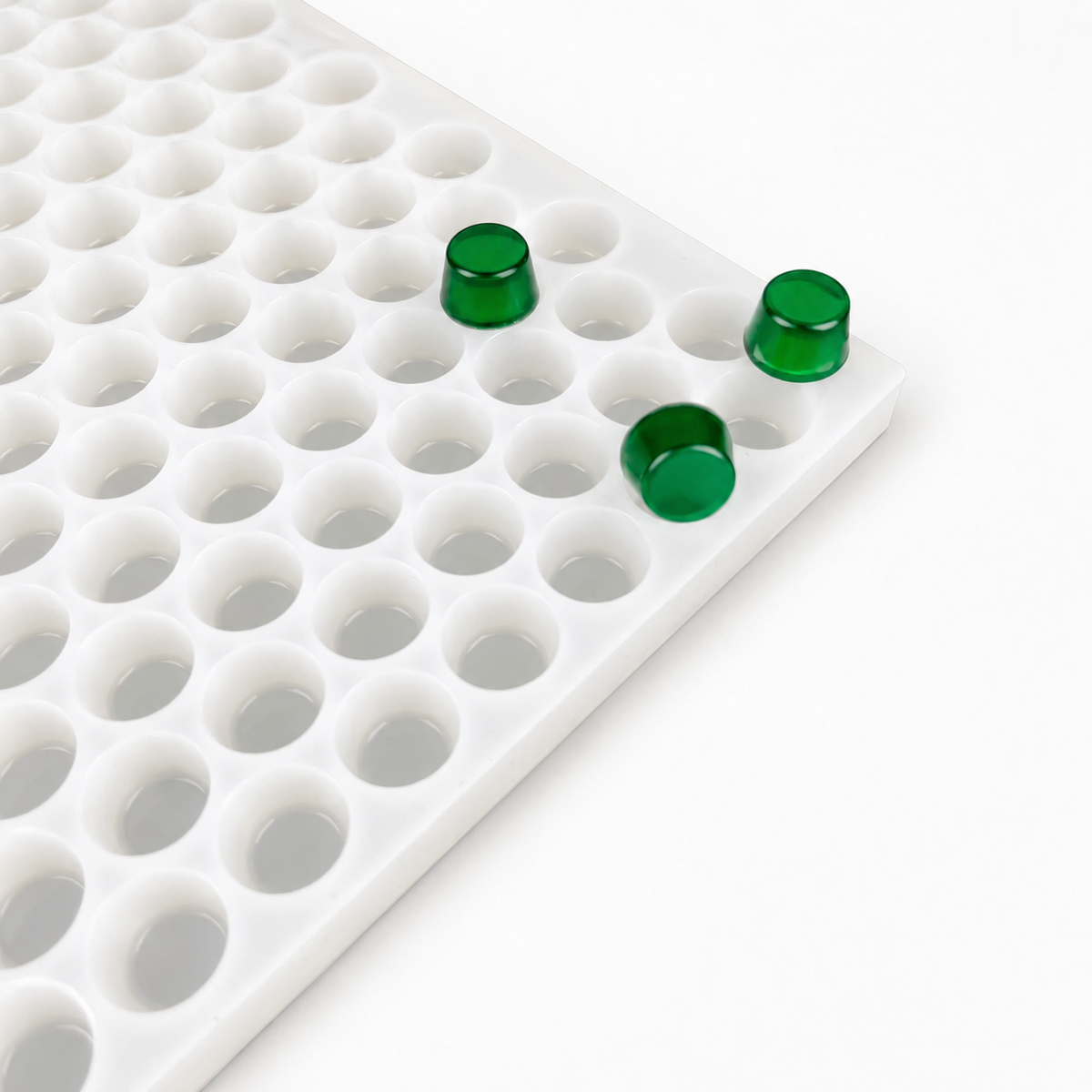 3mL gumdrop silicone gummy mold with 262 cavities and emerald-green gummy samples