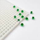 1 mL kubus-gummivorm — schuin aanzicht met smaragdgroene gummies
