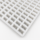 Close-up van de 2.3 mL siliconen gummibeervorm met 230 holtes