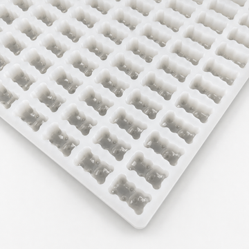 Close-up van de 2.3 mL siliconen gummibeervorm met 230 holtes
