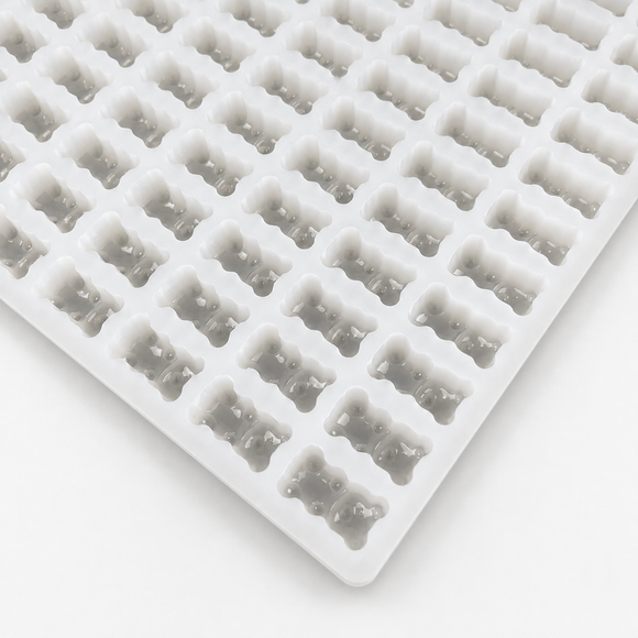Close-up van de 2.3 mL siliconen gummibeervorm met 230 holtes