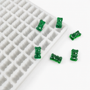 2.3 mL siliconen gummibeervorm met smaragdgroene gummies op witte achtergrond