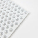 Nahaufnahme der 2.6-mL-Halbkugel-Kavitäten in einer kommerziellen Silikon-Gummiform