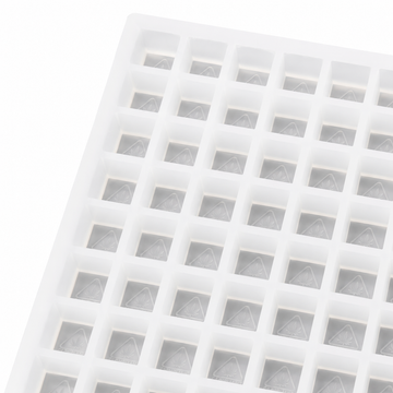2.9 mL gummivorm kubus met conformiteitslogo - 391 holtes - schuin aanzicht
