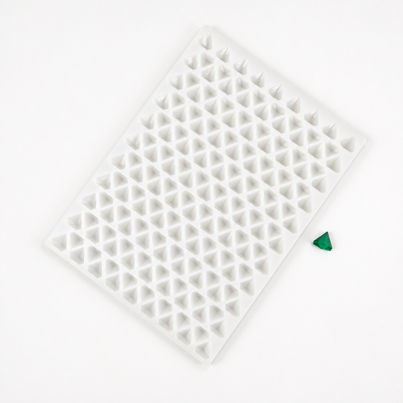 2 mL diamant-gummivorm, 179 holtes — schuin aanzicht met smaragdgroene gummy