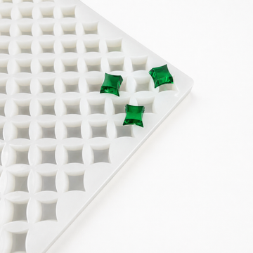 Close-up van de 2 mL ster-gummivorm met 192 holtes en smaragdgroene gummies